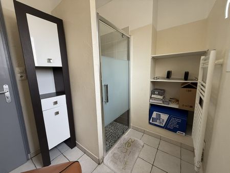 Location Maison 4 pièces 98m² TONNAY CHARENTE 17430 - Photo 4