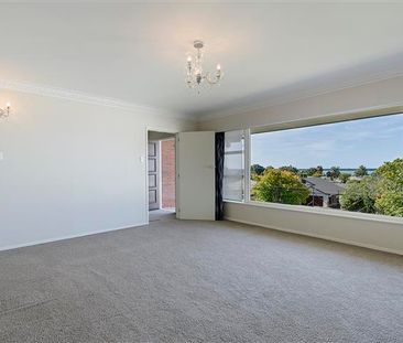 Large Cherrywood Home - Otumoetai - Photo 2