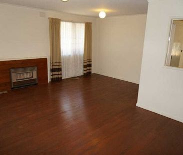 Spacious Family Home - Photo 3