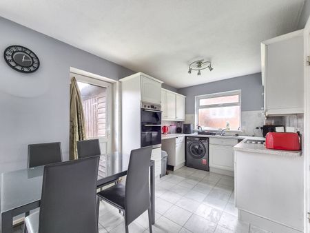 4 bedroom end terraced house to rent, - Photo 4