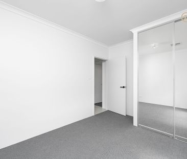 Great Size Family Home with Theatre Room &commat; &dollar;750 Per Week - Photo 1