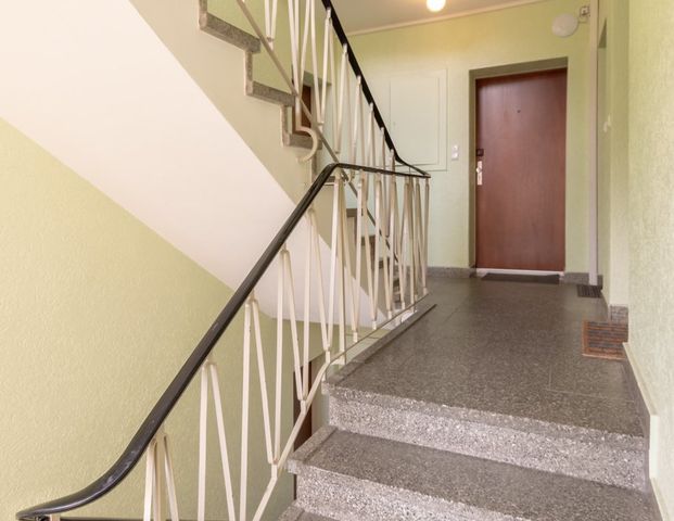 City-Residence: Modern ausgestattete 3-Zimmer-Wohnung mit 2 Schlafzimmern in Frankfurt Eschersheim - Photo 1