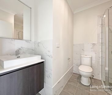 Spacious Two bedroom Granny Flat - Photo 3