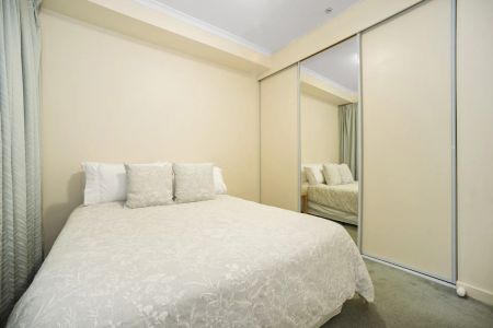 Beautiful Two Bedroom Apartment with Sea Views in the Heart of Glenelg - Photo 4