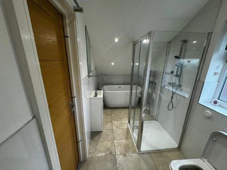 1 bedroom in a house share to rent - Photo 5