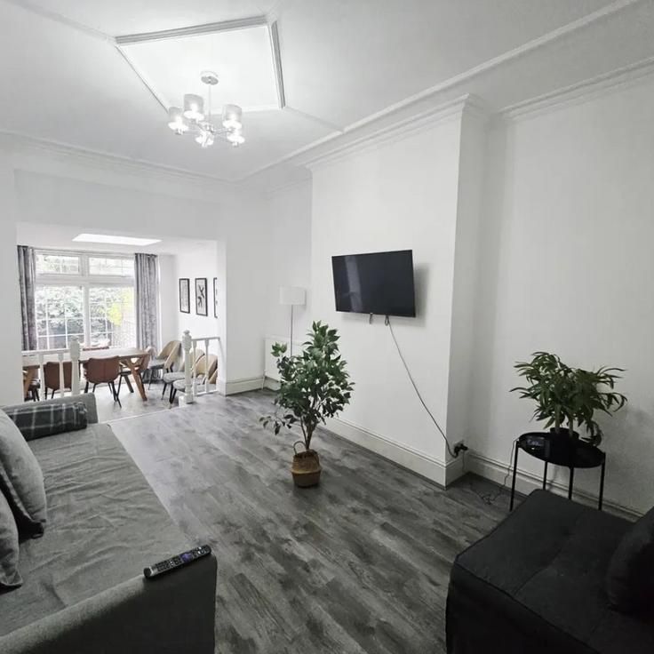 3 bedroom semi-detached house to rent - Photo 1