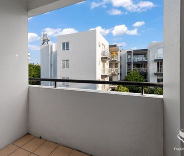 SPACIOUS UPPER FLOOR APARTMENT - Photo 3