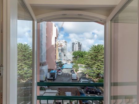 2 room luxury Apartment for rent in Cascais, Portugal - Photo 2