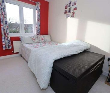 Baynton Road, Woking, Surrey, Surre, GU22 - Photo 2