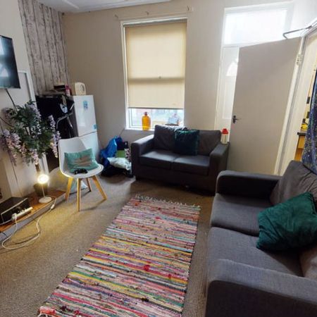 27 Harold Place, Leeds, LS6 1PQ - Photo 4