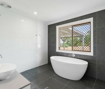 1 Jancoon Court, Carrara QLD 4211 - House For Rent | Domain - Photo 2