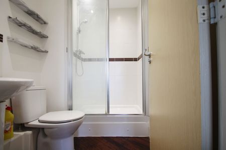 Bittern House, 28 Wraysbury Drive, Yiewsley, UB7 - Photo 2
