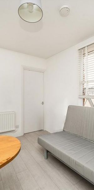 3 bedroom flat to rent - Photo 1