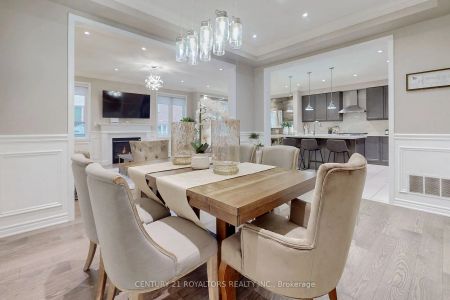 Detached Home For Lease | W9031533 - Photo 2