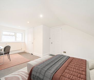 Highfield Road, Acton, W3, London - Photo 1