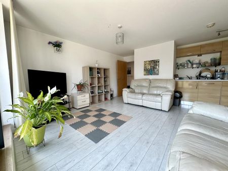 2 bedroom flat to rent - Photo 2