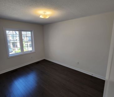 For Lease - 21 Coho Drive, Whitby, Ontario - Photo 5