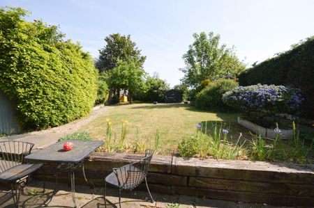 2 bedroom semi-detached house to rent - Photo 4