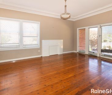 SPACIOUS FAMILY LIVING - Photo 5