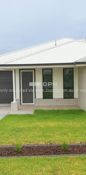 Modern new duplex in a convenient location - Photo 1