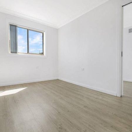 STUNNING 1 BEDROOM MODERN RENOVATED APARTMENT - Photo 3