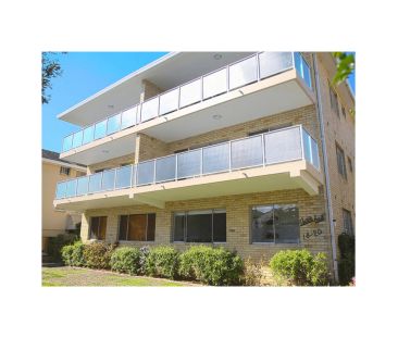 Top-Floor Beachside Apartment in a Peaceful Manly Setting - Photo 3