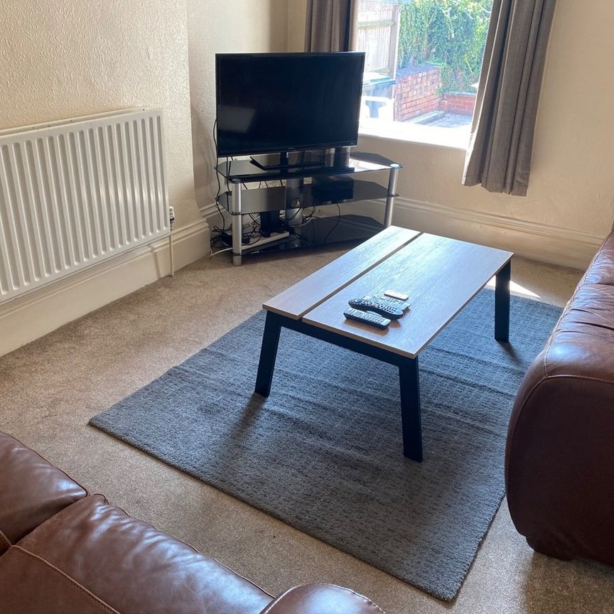 6 Bed Semi-Detached House, Epperstone Road, NG2 - Photo 1