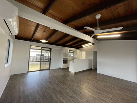 Renovated home in beach community - Photo 5