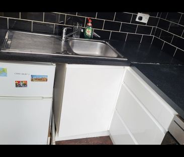 Studio Flat, Commercial Road, E14 - Photo 4