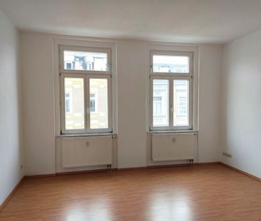 Sonnige 2-Zimmer-Wohnung mit Balkon! - Foto 1
