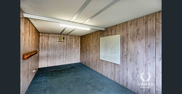 Immaculate, spacious and ready to move in! - Photo 1