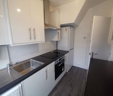 3 bedroom semi-detached house to rent - Photo 6