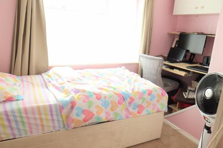 3 bedroom detached house to rent - Photo 2