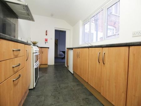 Student Accommodation, 29 Eastbourne Street, Monks Road, Lincoln, Lincolnshire, LN2 5BW, United Kingdom - Photo 3