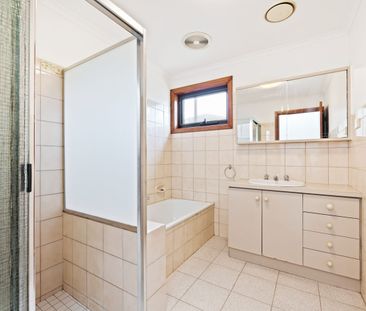 Spacious Family Living in a Leafy Ormond Pocket - Photo 4