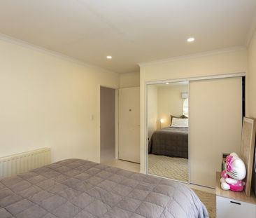 Lovely 4 Bedroom Family Home with Exceptional Views! - Photo 6
