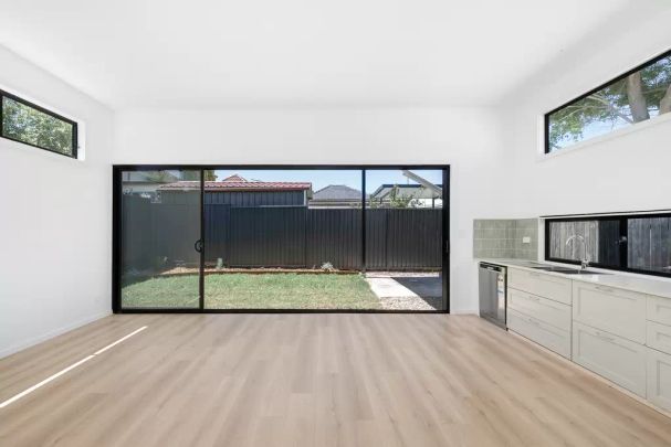 Spacious modern home in the heart of Marrickville - Photo 1