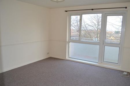 2 bedroom Flat To Let - Photo 3