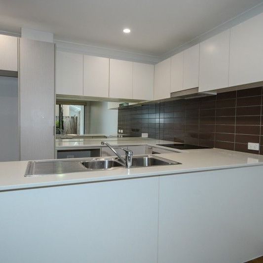 Spacious Modern Living in the Heart of Parkinson - Photo 1