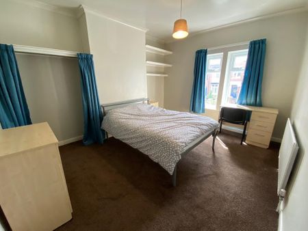 6 bedroom terraced house to rent - Photo 4