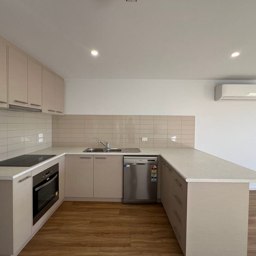 Newly Renovated 2 Bedroom Apartment in CBD! - Photo 1