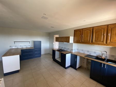 Location Maison 4 pièces 119m² GUEUGNON 71130 - Photo 2
