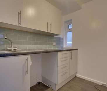 Alvis Avenue, Jaywick, Clacton-on-sea, CO15 - Photo 5