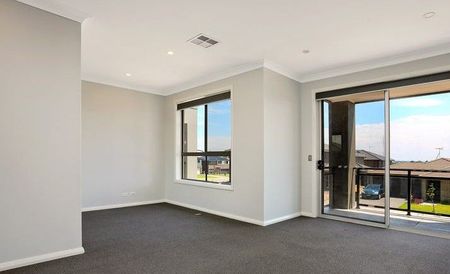 Comfortable 4-Bedroom House in Schofields - Photo 4