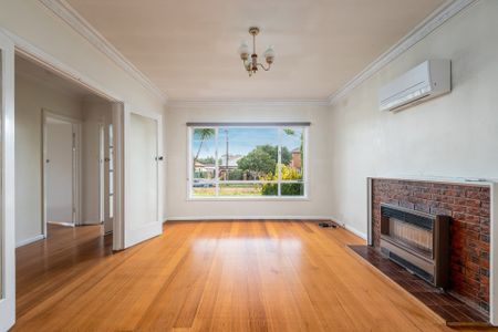 FABULOUS FAMILY HOME – A1 LOCATION - Photo 3