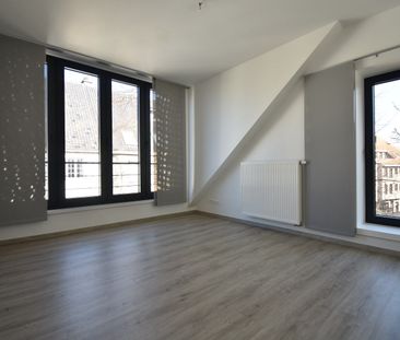Zeer ruim en mooi afgewerkt dakappartement met drie slaapkamers, te... - Foto 3