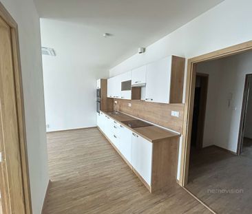 Pronájem bytu 2+kk 50 m², Vinohradní 670, Vnorovy - Photo 2