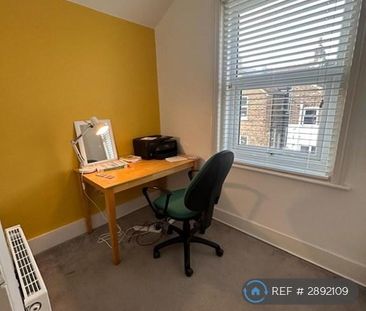 1 bedroom in a house share to rent - Photo 2