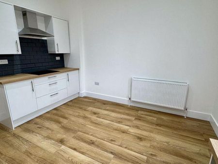 3 bedroom apartment to rent - Photo 4