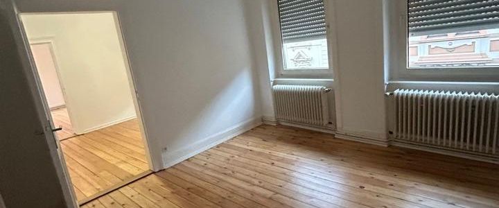 Schöne 4-Zimmer Wohnung im 2. OG mit Balkon in Wiesbaden-Mitte - Photo 1